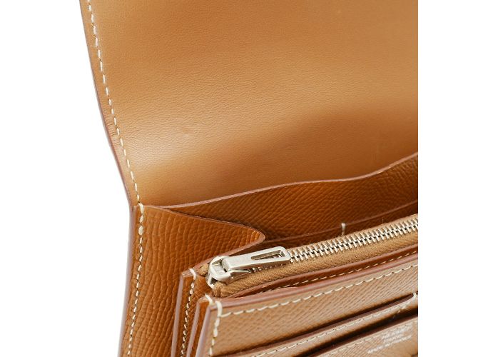 Billetera compacta con doblez Constance de Hermès Castaño - vista 11