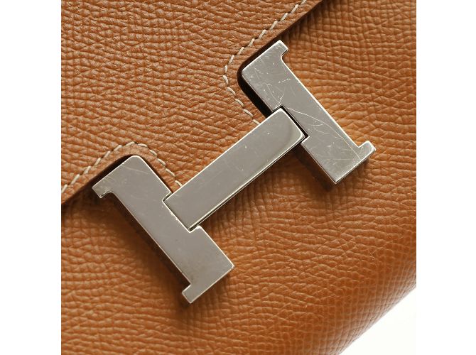 Billetera compacta con doblez Constance de Hermès Castaño - vista 9