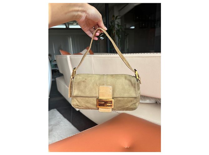 Borsa Fendi Baguette in camoscio beige - vista 2