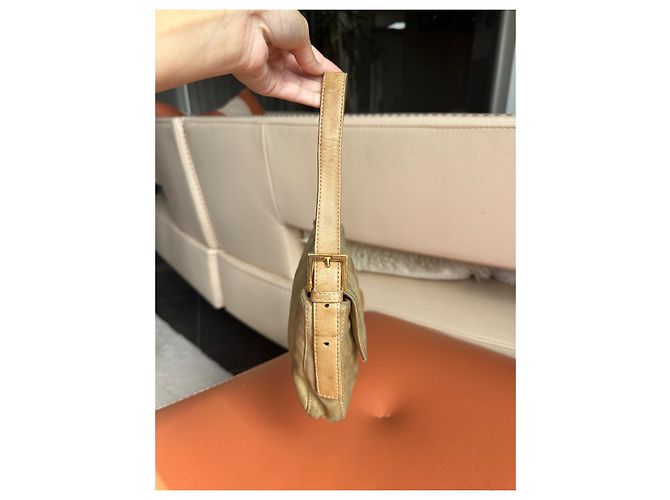 Borsa Fendi Baguette in camoscio beige - vista 4