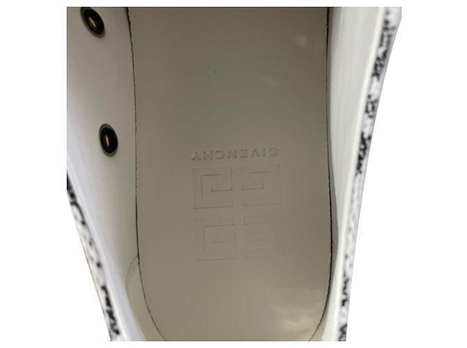 Givenchy  City 4G-Monogram Low-Top Sneakers in Black and White Leather - view 7