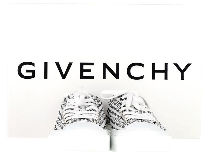 Givenchy  City 4G-Monogram Low-Top Sneakers in Black and White Leather - view 9