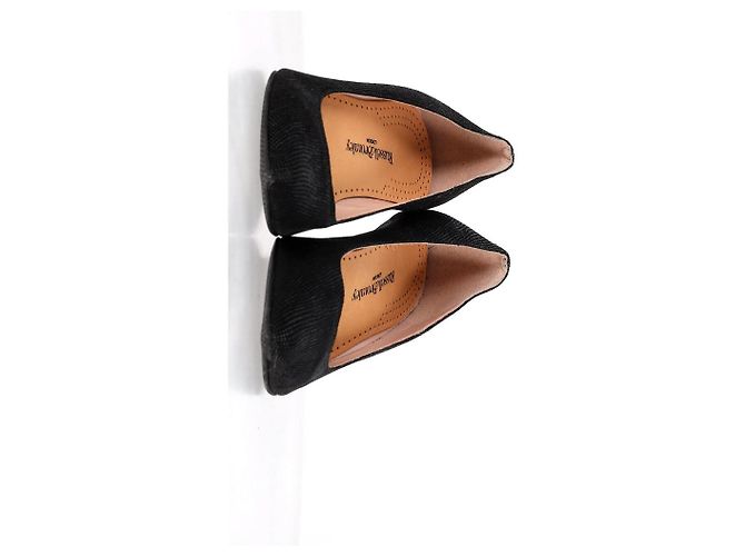 Stuart Weitzman x Russell & Bromley Décolleté con Accento Bead in Pelle Nera Marrone Rosso - vista 3