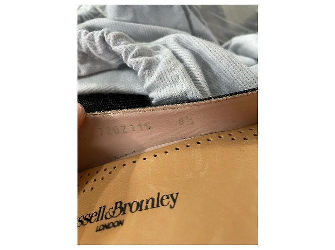 Stuart Weitzman x Russell & Bromley Décolleté con Accento Bead in Pelle Nera Marrone Rosso - vista 4