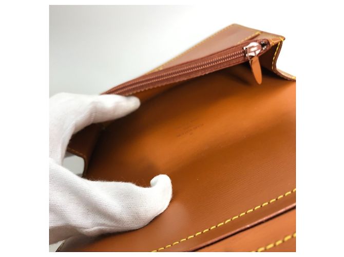 Pochette Tilsit Epi Santur Louis Vuitton Marrone - vista 10
