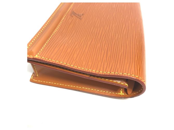 Pochette Tilsit Epi Santur Louis Vuitton Marrone - vista 3