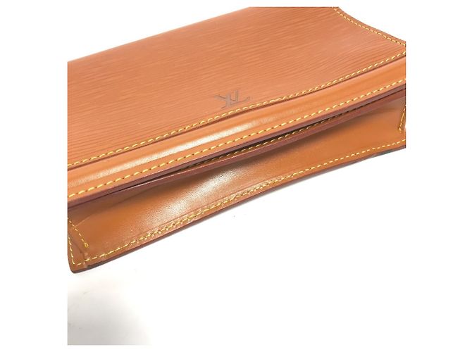 Pochette Tilsit Epi Santur Louis Vuitton Marrone - vista 5