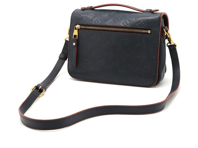 Borsa Pochette Metis MM in Monogram Empreinte Louis Vuitton Rosso - vista 3