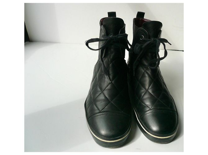CHANEL Black quilted leather boots size 38 GOOD CONDITION - view 2