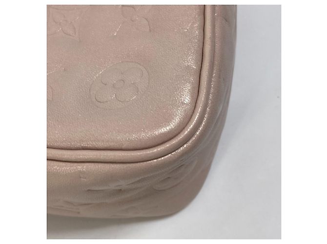 Bolsa de Ombro Pochette Heart Box Cool Fall in Love Monogram Louis Vuitton Rosa - vista 4