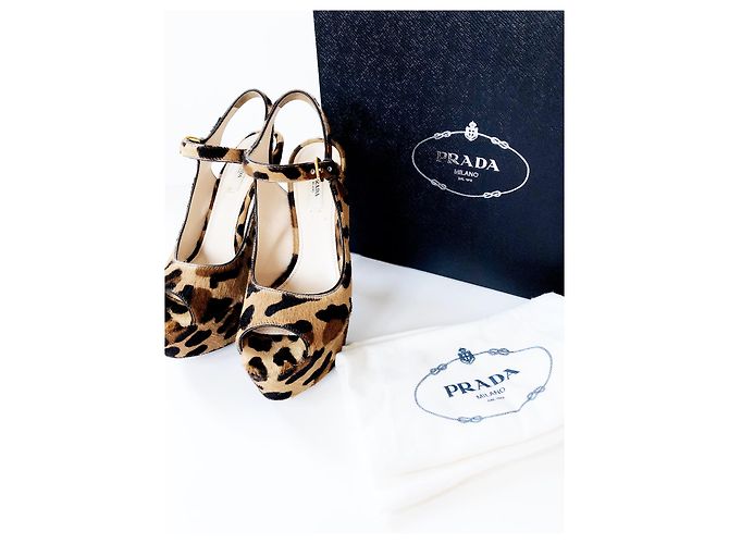 Décolleté aperti Prada in pony hair con stampa leopardata beige, marrone e nera. - vista 3