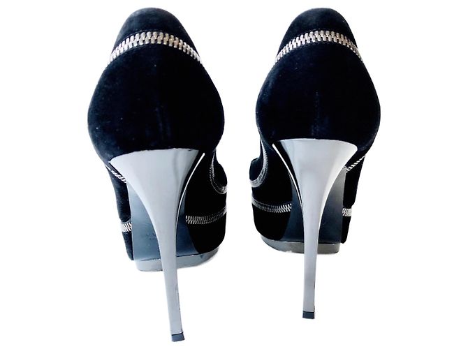 Pumps a piattaforma in suede nero con dettaglio zip GUCCI - vista 3