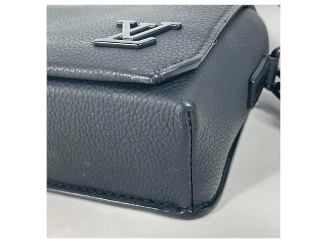 Pochette portafoglio indossabile Louis Vuitton Aerogram Fast Line Nero - vista 6