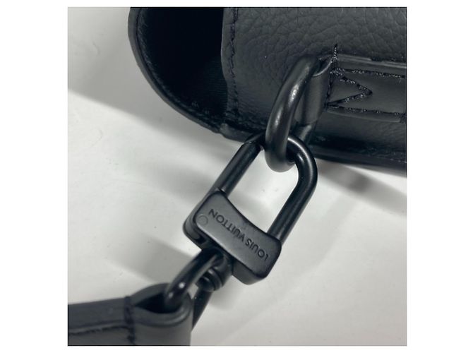 Pochette portafoglio indossabile Louis Vuitton Aerogram Fast Line Nero - vista 8