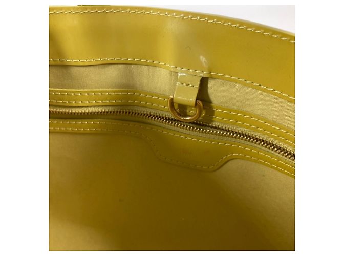 Borsa Tote Louis Vuitton Monogram Vernis Wilshire PM Giallo - vista 15