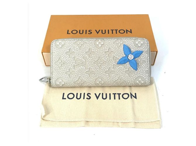 Louis Vuitton Taurillon Leather Long Wallet White - view 11