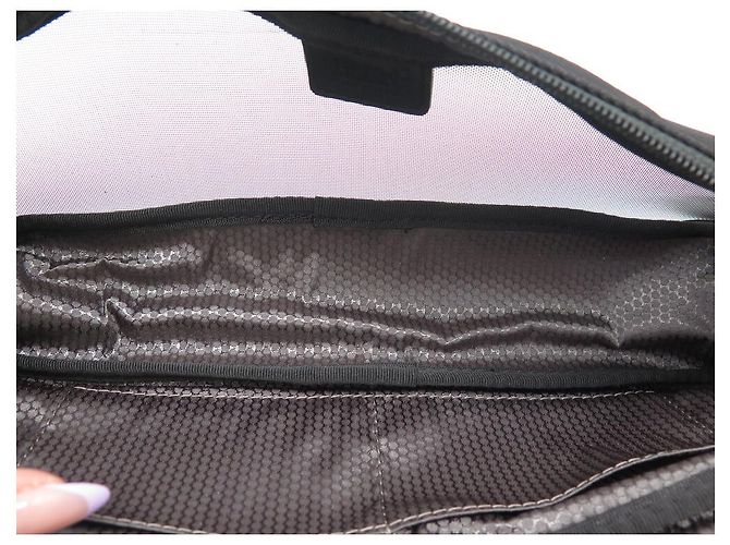NUEVO ESTUCHE MONTBLANC NIGHTFLIGHT CON ACABADO DE CUERO EN NYLON Y MALLA - vista 6