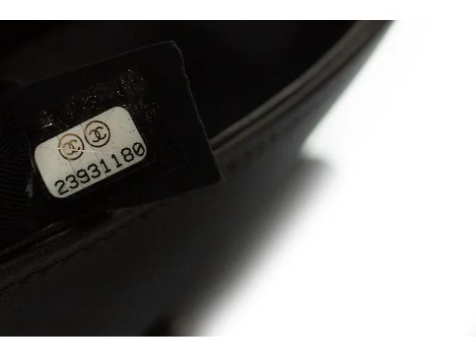 Chanel, borsa boy in pelle di agnello plissettata a zigzag Nero - vista 7