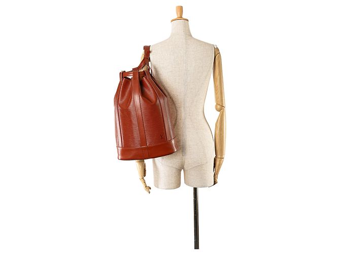 Louis Vuitton Marrone Epi Randonnee PM - vista 12