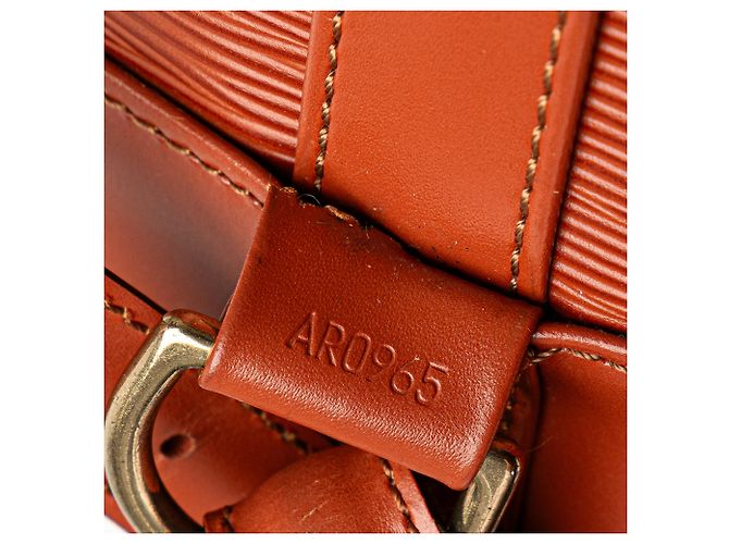 Louis Vuitton Marrone Epi Randonnee PM - vista 7