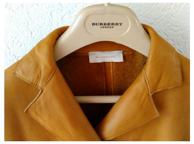 BURBERRY CAPITTO DOPPIOPETTO IN SHEARLING. Beige - vista 5