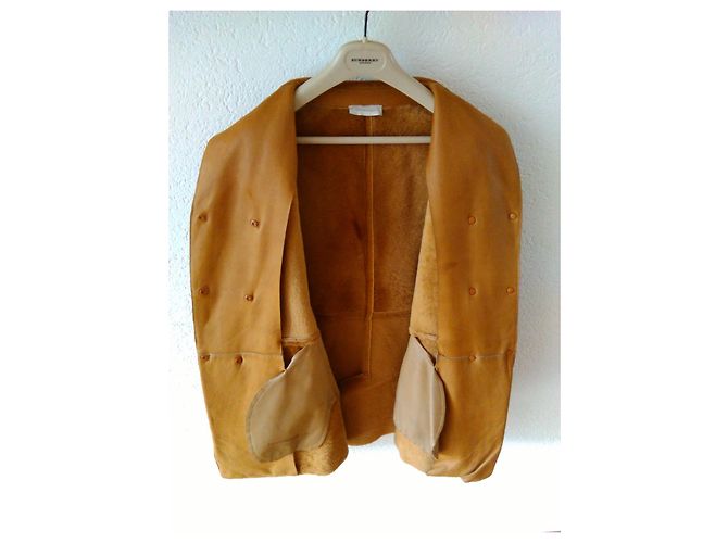 BURBERRY CAPITTO DOPPIOPETTO IN SHEARLING. Beige - vista 9