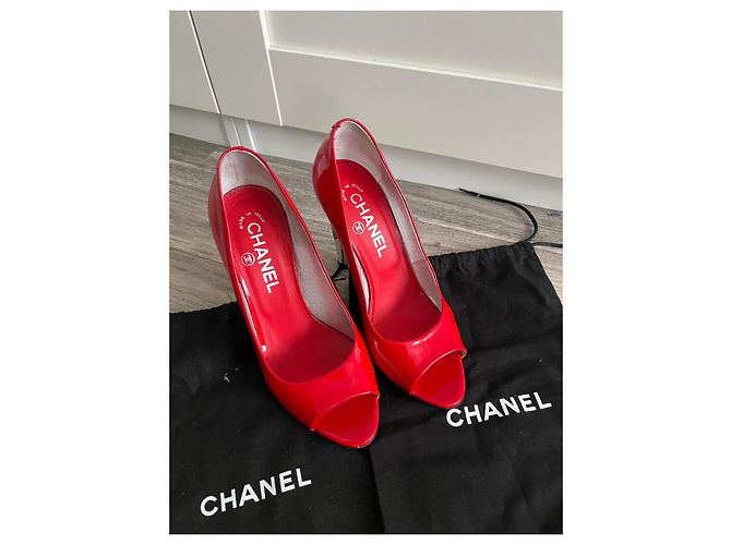 Chanel Pumps aus Lackleder in Rot Größe 36 - Ansicht 3