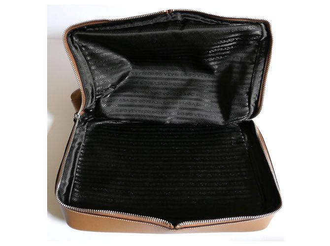 Borsa da dottore in pelle cammello con zip Prada Autunno 2000 - vista 13