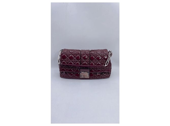 New Look Dior Nova bolsa de aba Lock em verniz vermelho médio com quilt cannage - vista 2