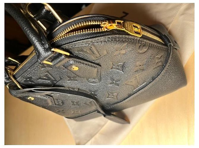 Louis Vuitton Neo Alma BB Borsa nera in pelle Nero - vista 13