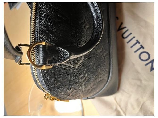 Louis Vuitton Neo Alma BB Borsa nera in pelle Nero - vista 15
