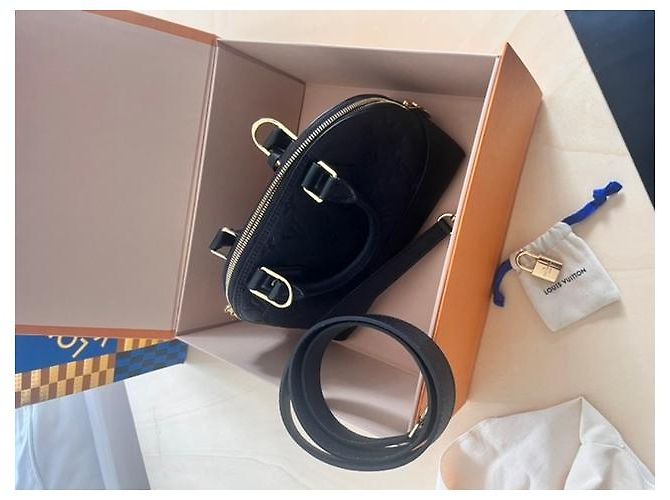 Louis Vuitton Neo Alma BB Borsa nera in pelle Nero - vista 17