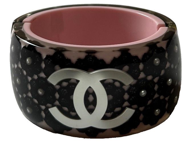 Chanel Armreif mit falschen Perlen und CC-Spitzenblumen Schwarz Pink Weiß - Ansicht 2