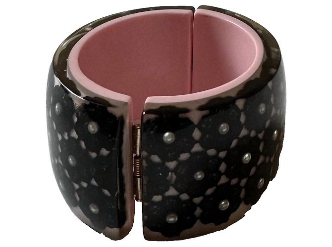 Chanel Armreif mit falschen Perlen und CC-Spitzenblumen Schwarz Pink Weiß - Ansicht 3
