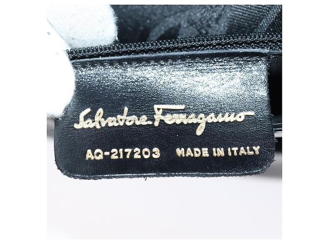 Borsa a Spalla Salvatore Ferragamo in Pelle Verniciata Nera e Oro Auth bs16894 Nero D'oro - vista 22