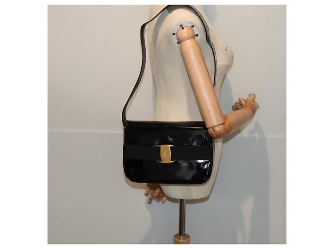 Borsa a Spalla Salvatore Ferragamo in Pelle Verniciata Nera e Oro Auth bs16894 Nero D'oro - vista 23