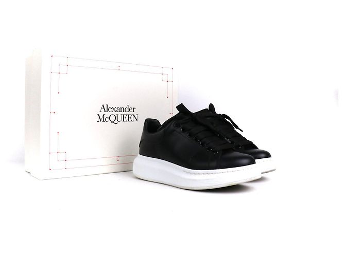 ALEXANDER MCQUEEN - Sneakers oversized Alexander McQueen in pelle nera (T36.5) Nero - vista 8