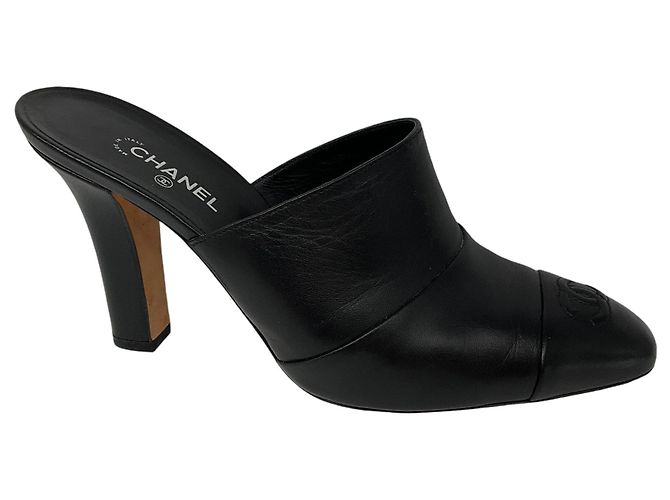 Mules in pelle di agnello con logo CC in rilievo nero Chanel 2017 - vista 2