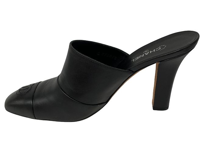 Mules in pelle di agnello con logo CC in rilievo nero Chanel 2017 - vista 3