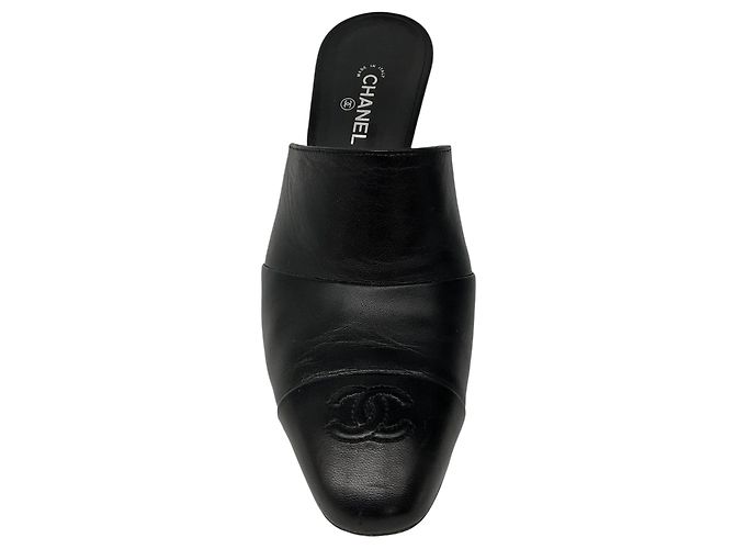 Mules in pelle di agnello con logo CC in rilievo nero Chanel 2017 - vista 4