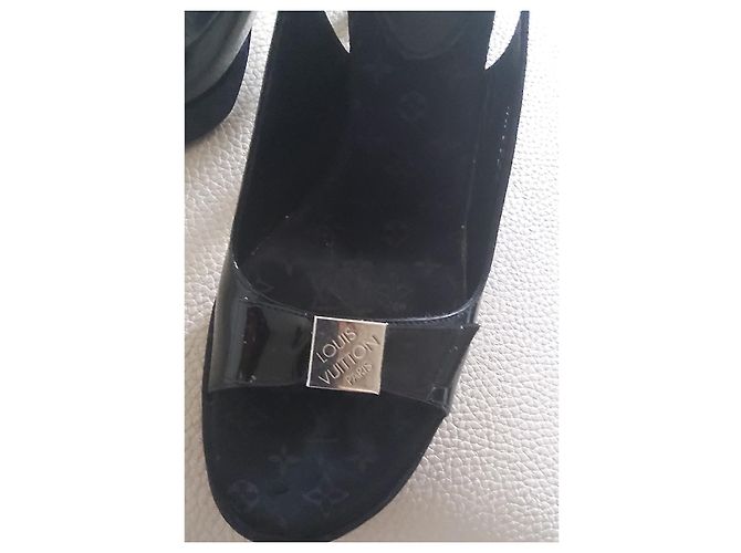 Sandali Louis Vuitton in pelle verniciata nera Nero - vista 4