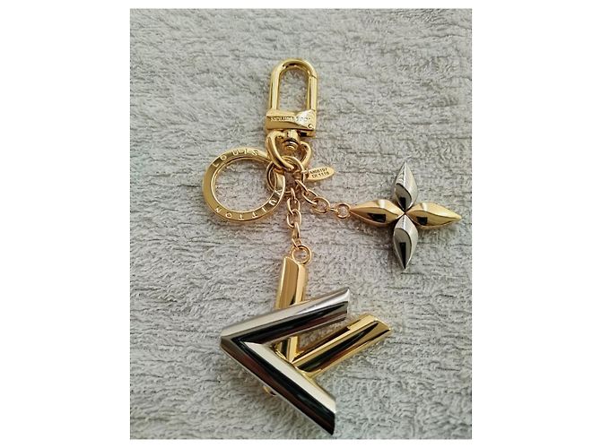 Portachiavi Louis Vuitton Twist Silver hardware Gold hardware - vista 7