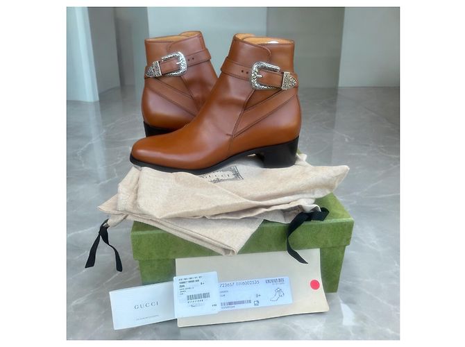 Botas de cuero con hebilla grabada Gucci Negro Camello - vista 2