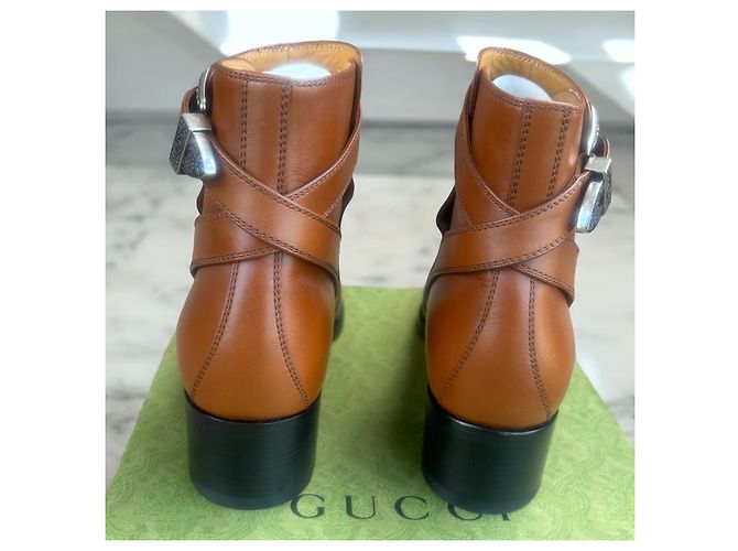Botas de cuero con hebilla grabada Gucci Negro Camello - vista 5