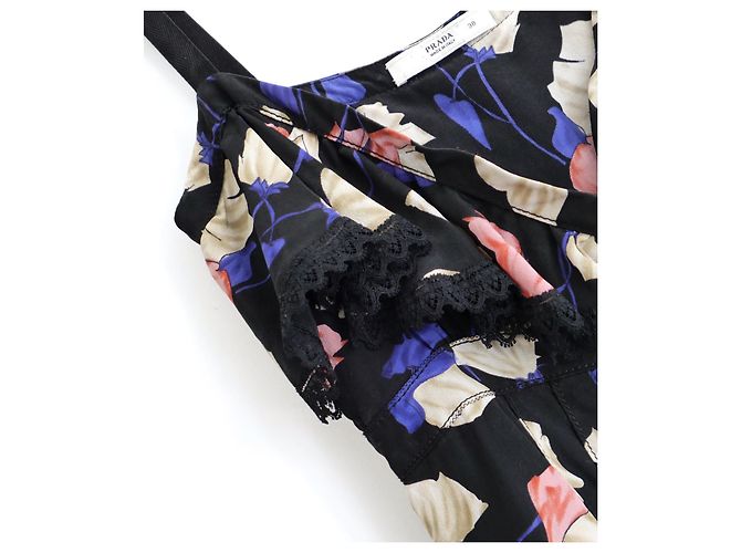 Top com acabamento em renda floral da Prada Resort 2008 Preto - vista 3