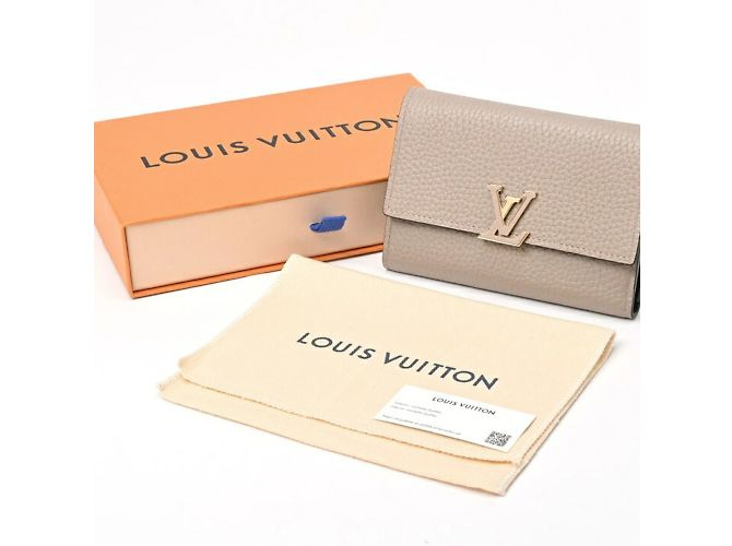 Portefeuille compact tri-fold Capucines de Louis Vuitton - vue 10