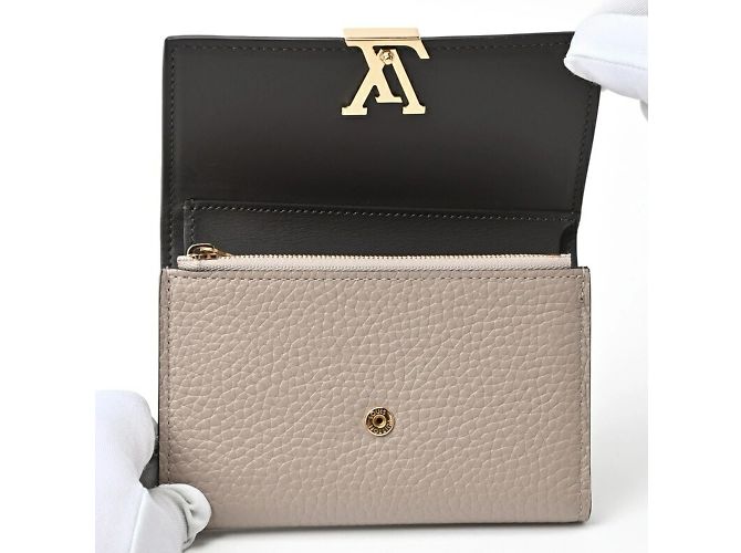 Portefeuille compact tri-fold Capucines de Louis Vuitton - vue 4