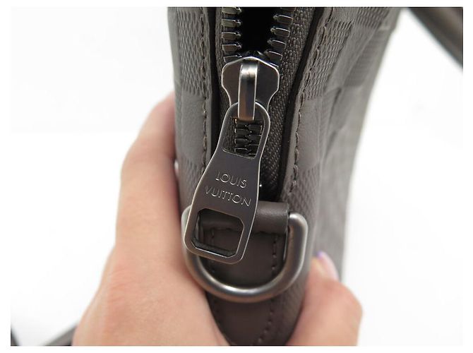BORSA LOUIS VUITTON PORTADOCUMENTI JOUR IN PELLE DAMIER INFINI A TRACOLLA Taupe - vista 11