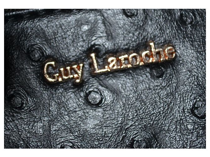 Guy Laroche Handtasche aus schwarzem Kunstleder mit goldener Kette - Ansicht 8