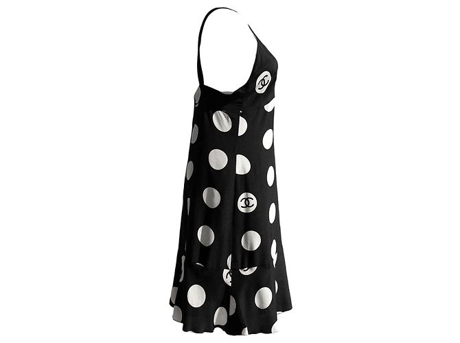 Cambon Vestido de seda preto com bolinhas e logo CC da Chanel - vista 2
